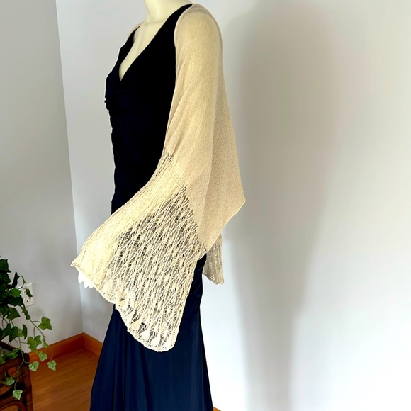 🌲❄️🎁 wearable wrap with sleeves - Picture 2 of 3